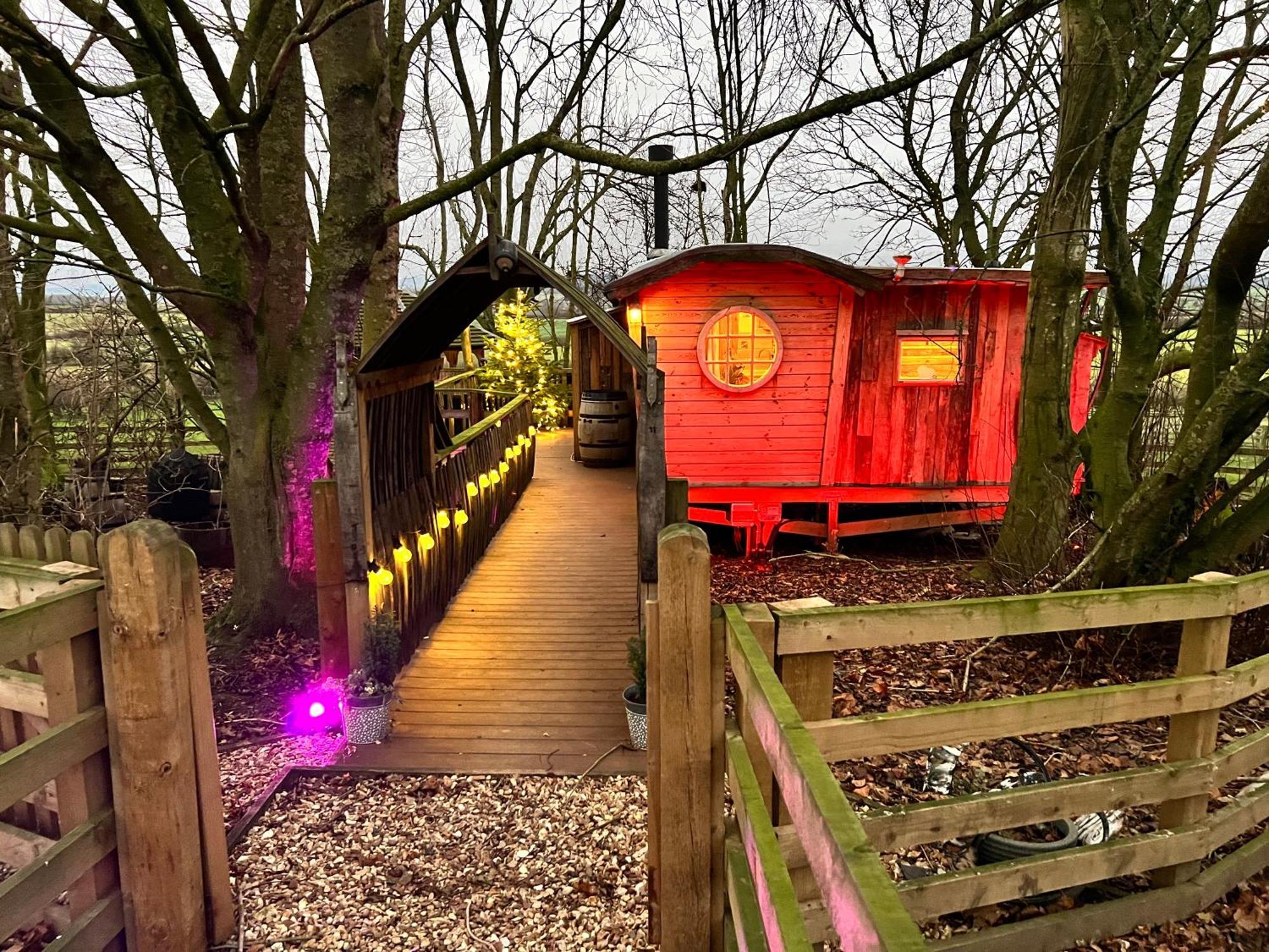 Burtree Country House, Tipi'S, Treehouse & Lodge & House Rooms With Hot Tubs In A Private Garden Thirsk Εξωτερικό φωτογραφία