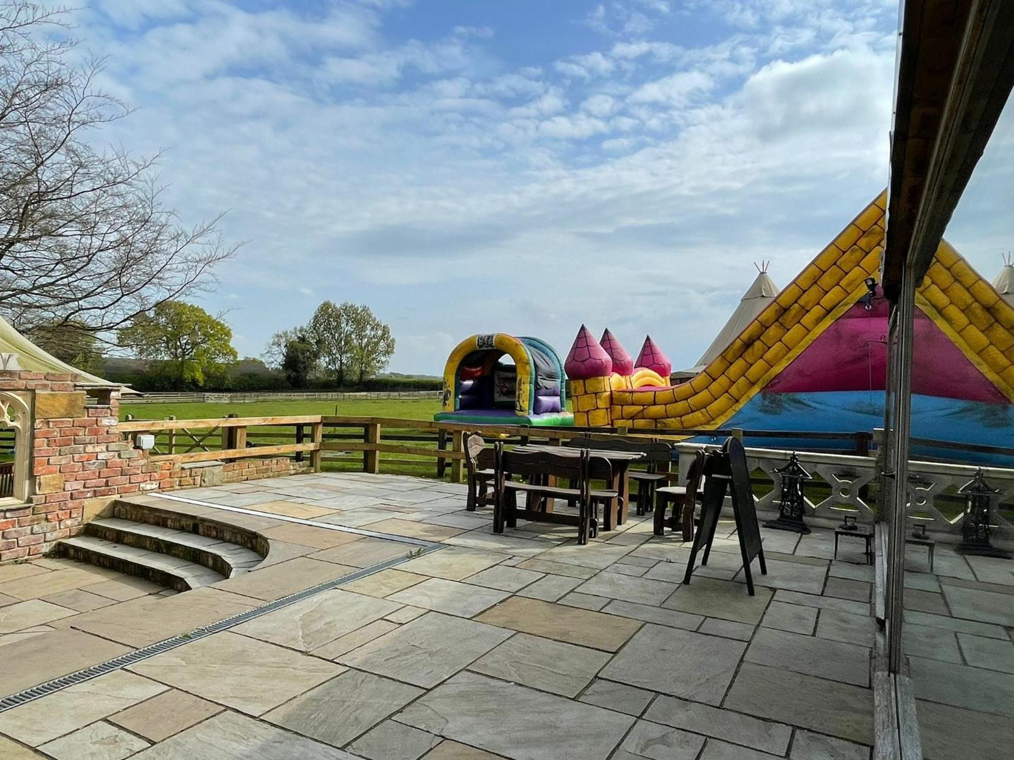 Burtree Country House, Tipi'S, Treehouse & Lodge & House Rooms With Hot Tubs In A Private Garden Thirsk Εξωτερικό φωτογραφία